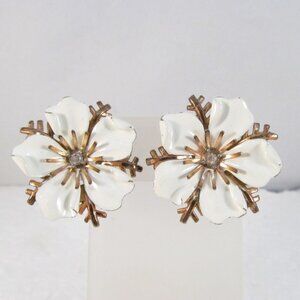 Vintage Signed Crown Trifari White Enamel Flower Clip On Earrings